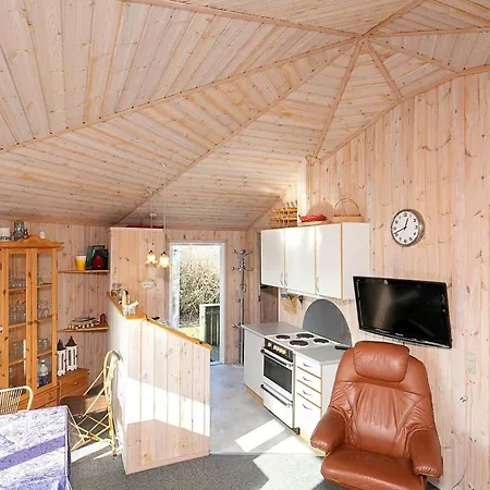 4 Person In Vinderup-by Traum